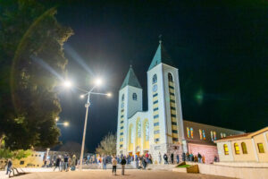 Scopri di più sull'articolo Orario del programma di preghiera serale estivo a Medjugorje