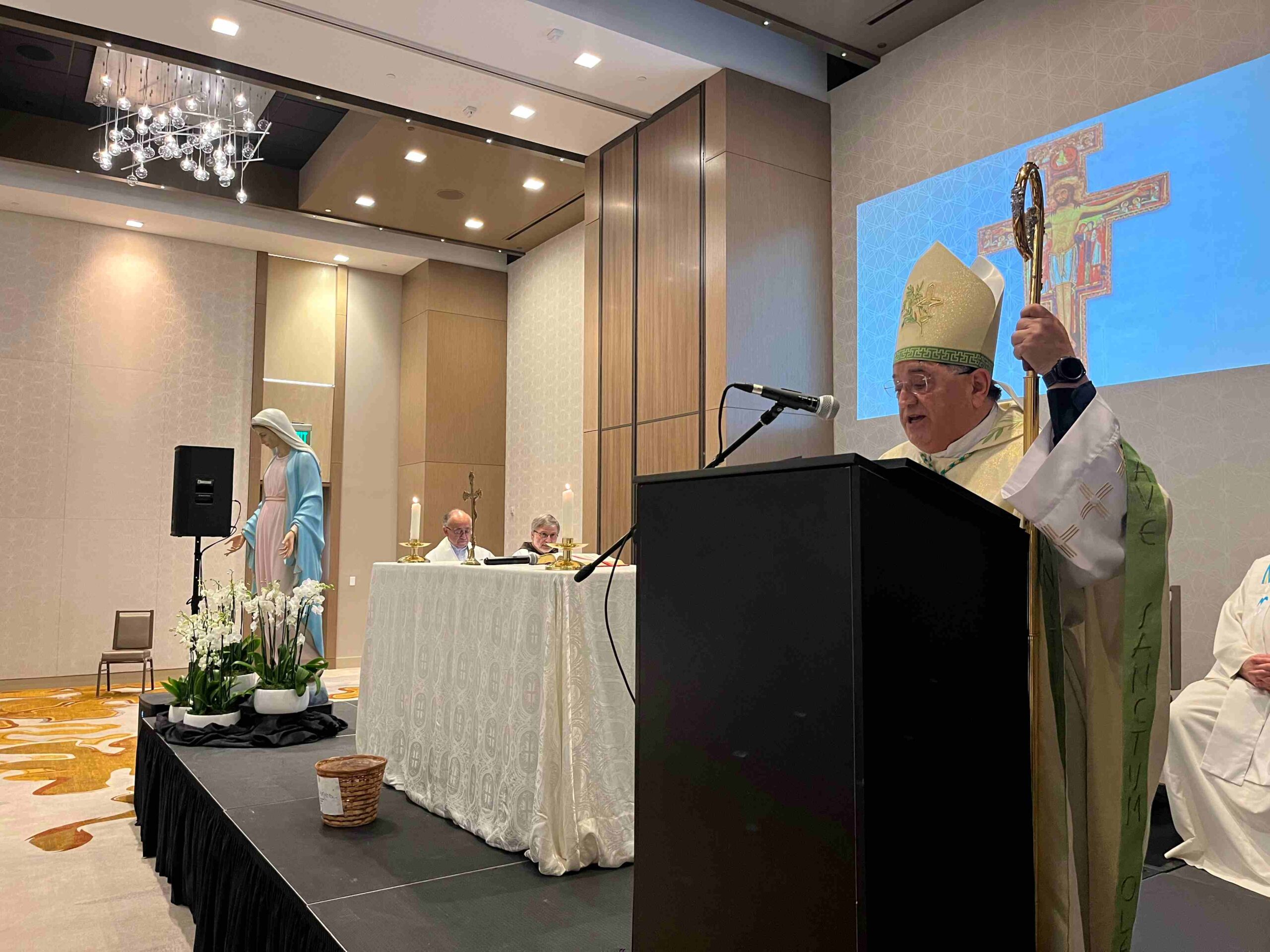 Scopri di più sull'articolo Il secondo giorno del congresso “Maria Regina della Pace” a Miami: Chi è stato a Medjugorje una volta, ritornerà