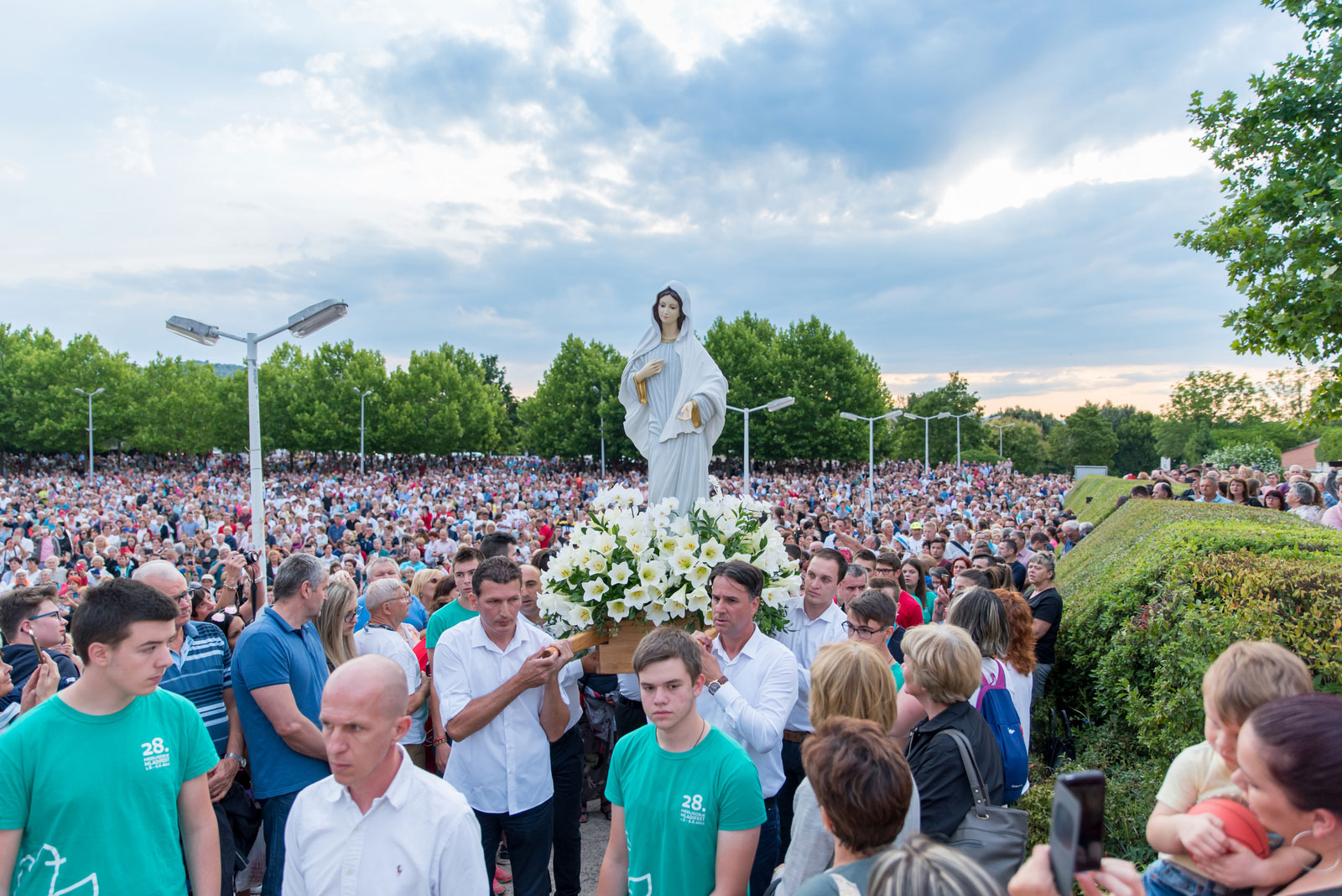 Scopri di più sull'articolo Programma di preghiera per il 42o anniversario delle apparizioni della Madonna a Medjugorje